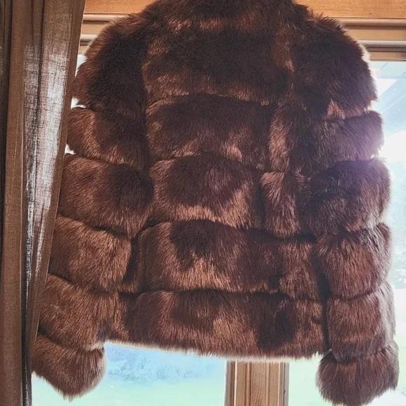 Luxurious Brown Faux Fur Jacket - Picture 2 of 4